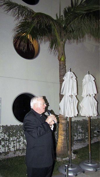 Paulist Vice President Father Sean Foley leads grace during the Third Annual Paulist Open welcome clam bake at the Costa d'Este Beach Resort in Vero Beach, Fla., Nov. 4.