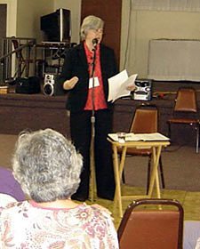 Terry Modica, coordinator of the Florida Paulist Associates, leads a reflection during the Meet St. Paul Retreat. 