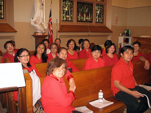 The Filipino Choir at St. Peter's Church in Toronto gathers to sing during the Mass celebrating 100 years of Paulist service in Canada Sept. 15.